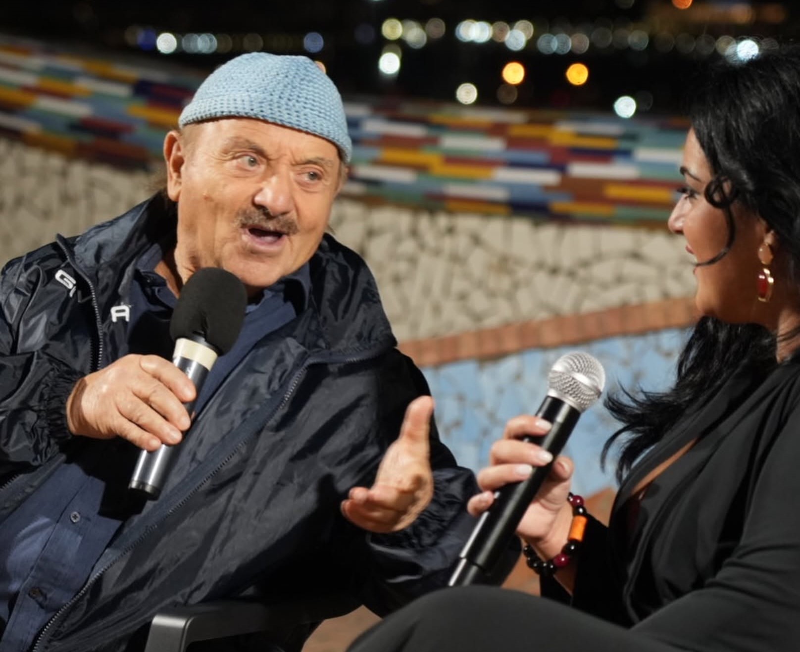 Risate, aneddoti e grande cinema: Salvatore Misticone conquista il pubblico a Vietri sul Mare